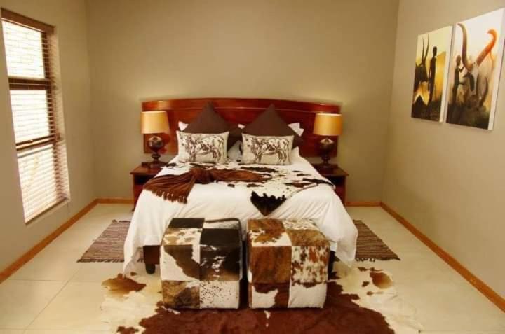 Meyers Guesthouse Jwaneng Esterno foto